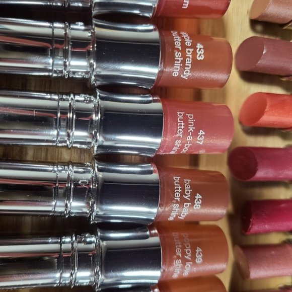 Box of 100 Clinique Unused Lipstick Testers in 16 Different Colours - Picture 3 of 12